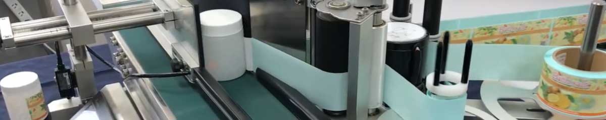 ラベラーでの貼付シーン