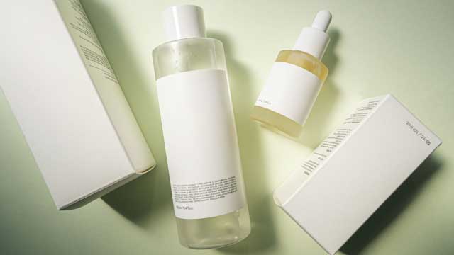 化粧品のラベルと箱